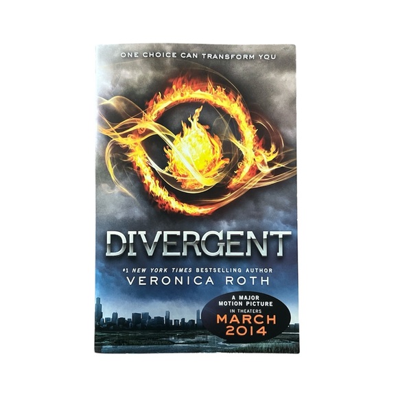 USED “Divergent” Paperback Book by Veronica Roth - Picture 1 of 7